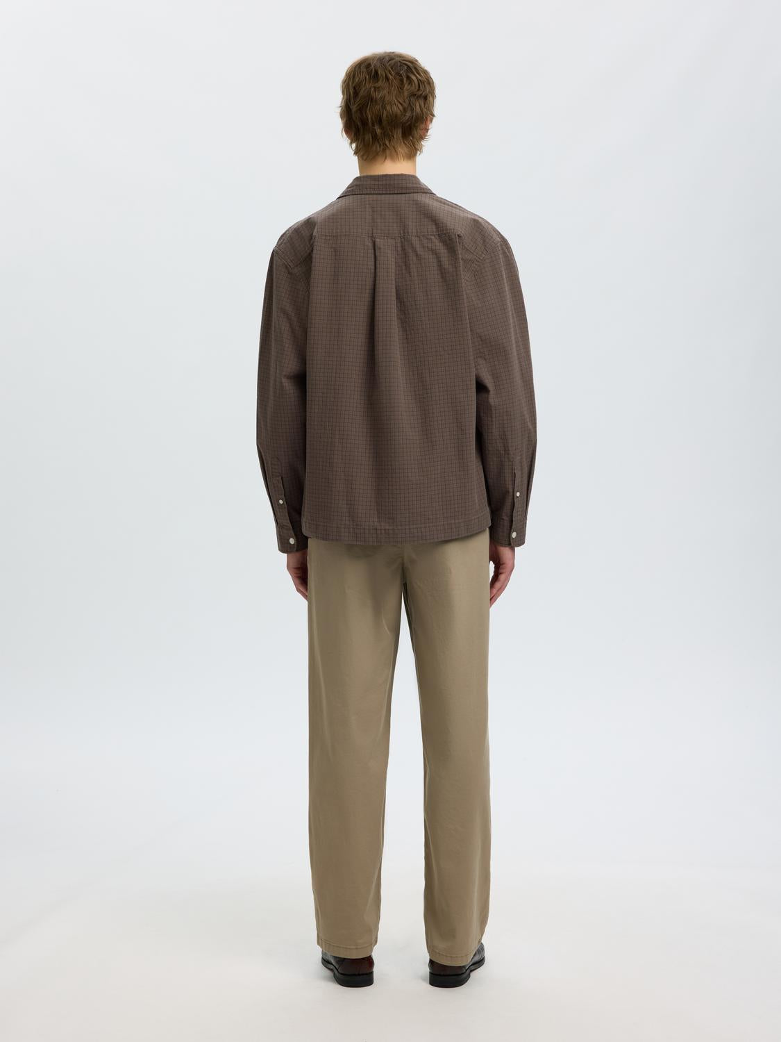 model_shot-back